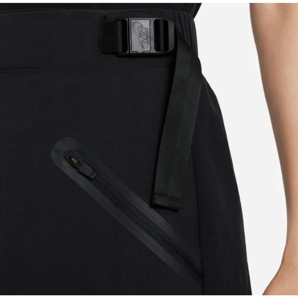 全新带标签耐克女式运动服裙黑色 DD4618-010 A 字科技包,尺寸 S — 第 3/4 张图片