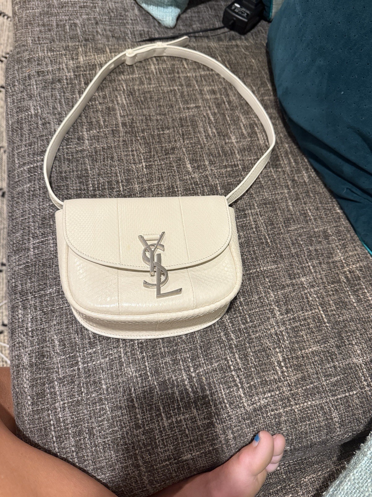 Borsa a tracolla Saint Laurent Kaia in pelle piccola pitone bianca