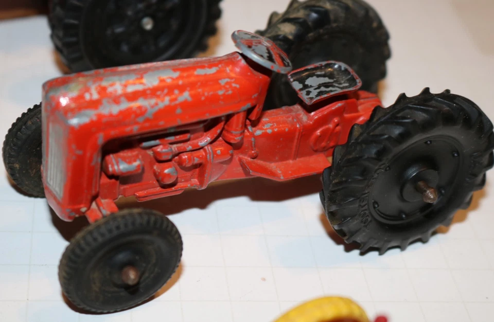 4 tractores de juguete de plástico 1 metal Renwal, Ohio Barr, Banner, Tootsietoy, Museo 92 Foto 4 de 4