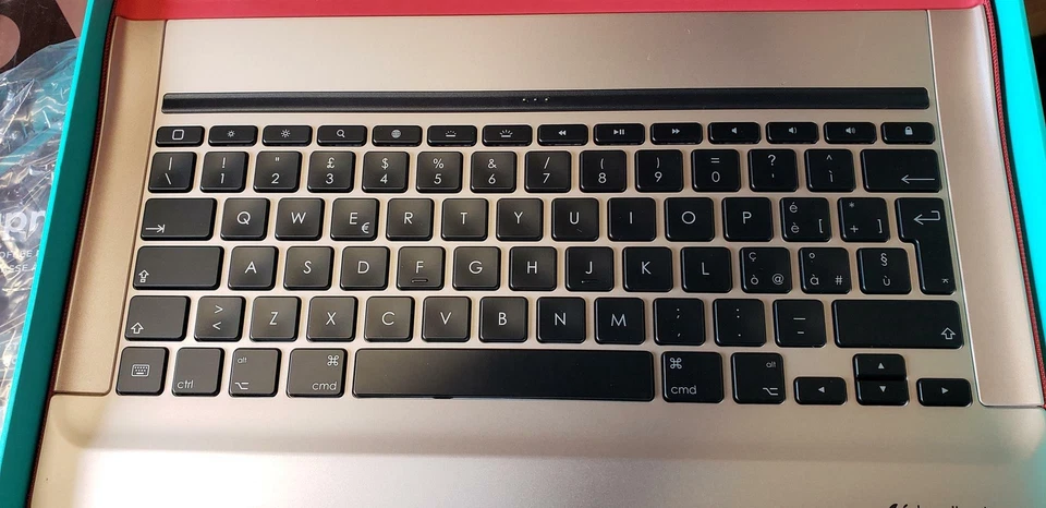 Logitech Create Backlit International Keyboard Case for iPad Pro Red Case Of 4 - Image 2 of 4