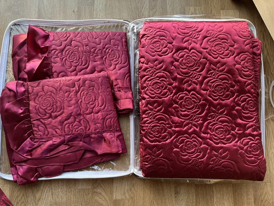 New Victoria Classics Luxurious Embroidered Look King Bedspread Set & 2 Shams - Image 2 of 4