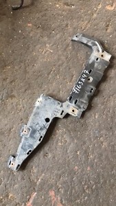 BMW 3er E90 E91 Führung unten Mitte Stoßstange hinten Führung 7163847