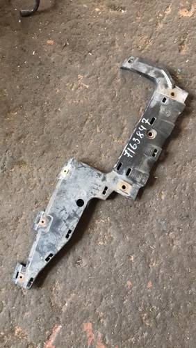 BMW 3er E90 E91 Führung unten Mitte Stoßstange hinten Führung 7163847