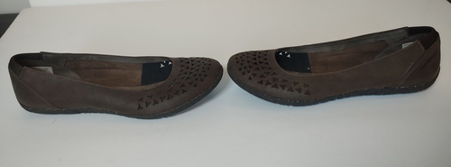 Merrell size 6.5 brown/coffee flats with cut-out detail select grip sole J155516 - Picture 3 of 8