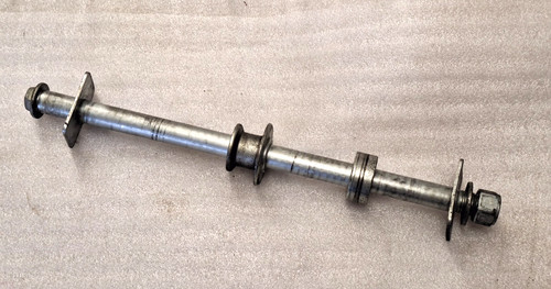 2 Suzuki SV 650 AV 99-2002 Radachse Steckachse hinten Hinterrad Achse