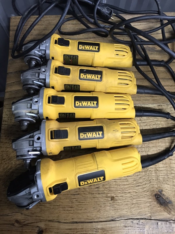 5 PACK DEWALT DWE4011 CORDED GRINDERS FOR PARTS OR REPAIR ONLY LOT 