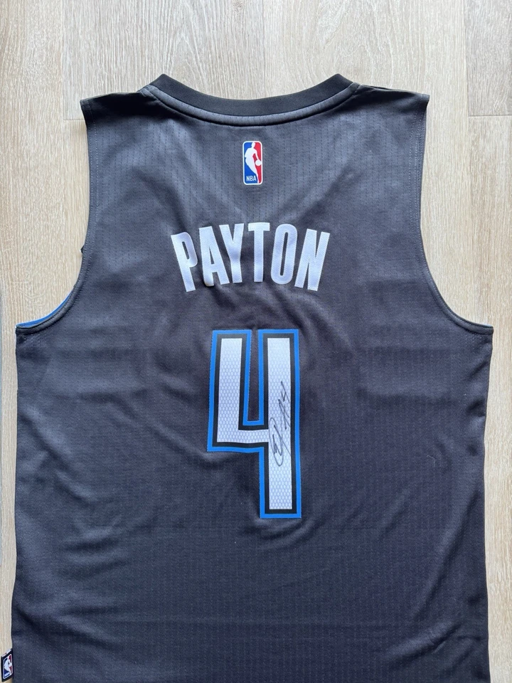 Camiseta Autografiada Elfrid Payton Orlando Magic con Certificado de Autenticidad Foto 3 de 4
