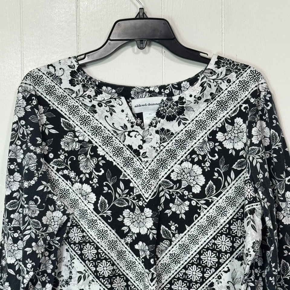 Top Alfred Dunner para mujer negro blanco estampado floral manga 3/4 cuello en V XL Foto 2 de 4
