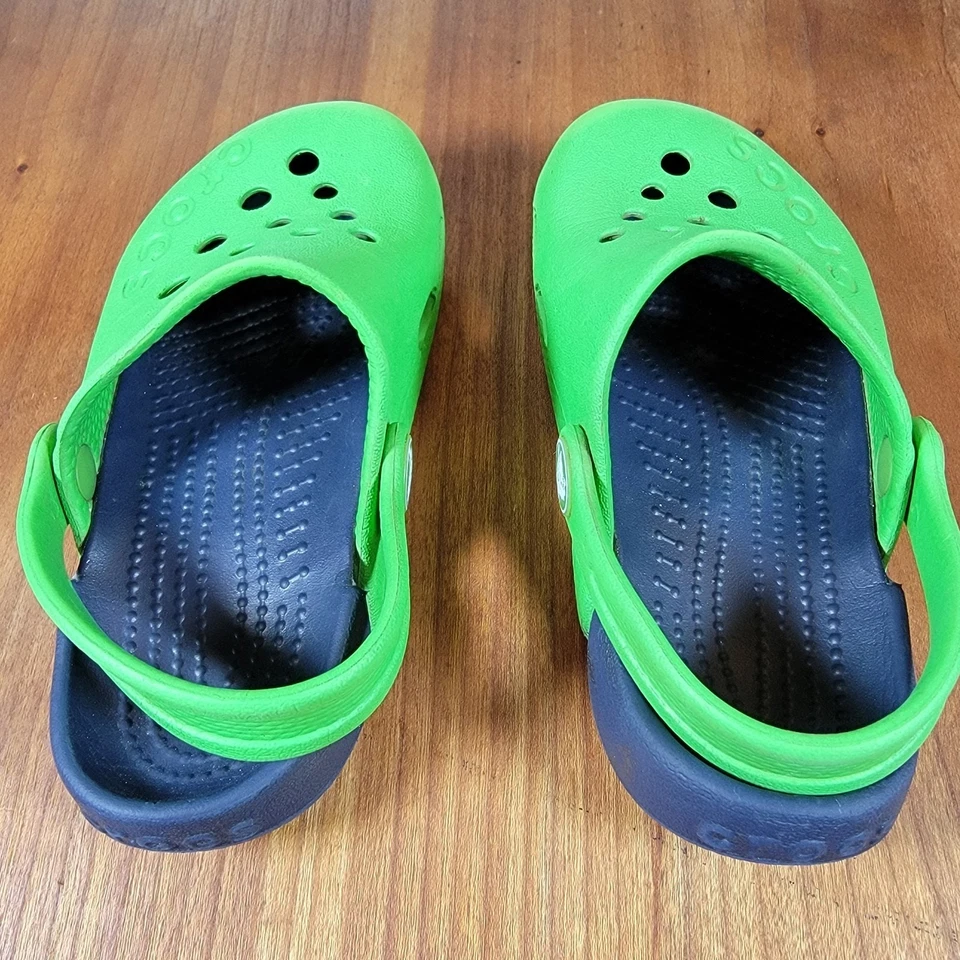 Zueco Crocs Clásico Niños Pequeños Talla C8 Verde Azul Correa Cómodos Zapatos Sin Cordones Foto 2 de 4