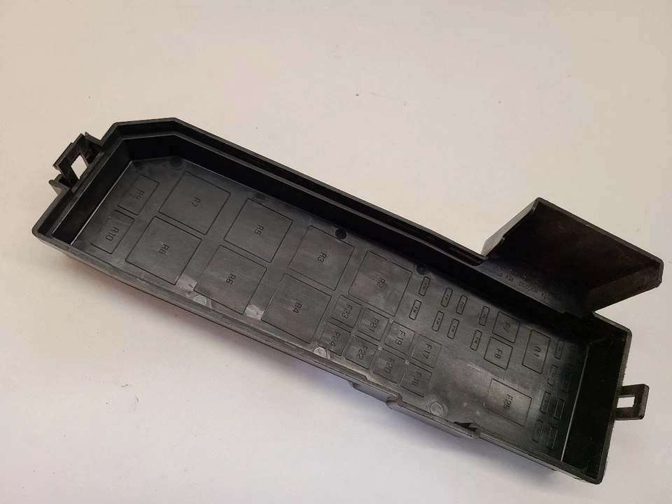 2005-2006 MAZDA TRIBUTE Fuse Box Engine ZZC667010 05-06         Foto 3 de 4