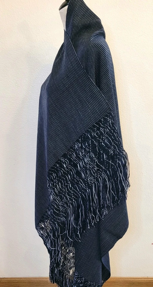 Rebozo tradicional mexicano | Mantón artesanal con flecos | Azul marino | Envoltura Foto 2 de 3