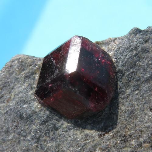 Grenat almandin - Plélauff, Côtes-d'Armor, France - La Mine 2 Tout