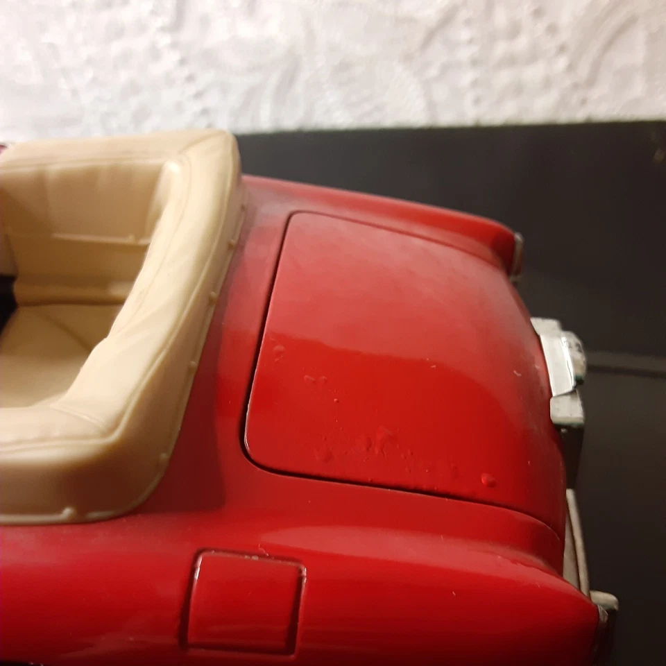 1958 Aston Martin DB 4-2 Mark III Road Signature Diecast Model 1:18 Scale - Image 2 of 4