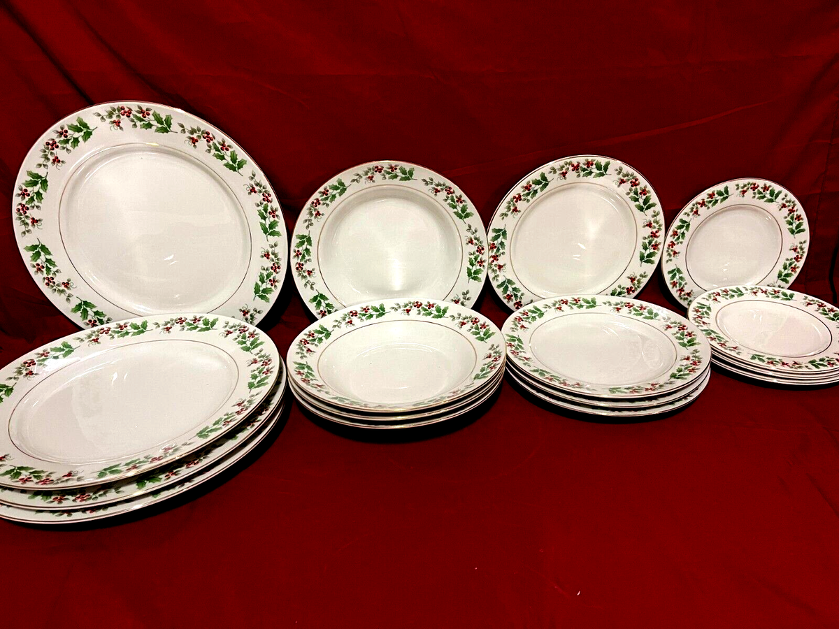 Gibson Christmas Charm Holly Berry 16 Piece Dinner & Salad & Bread