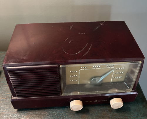 VINTAGE MCM 1940's-50's GENERAL ELECTRIC MODEL #414 RADIO / BROWN CASE / TESTED - Picture 8 of 17