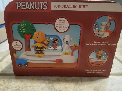 Peanuts Ice-Skating Rink manual Playset Snoopy, Charlie Peanuts Ice-Skating Rink manual Playset Snoopy, Charlie