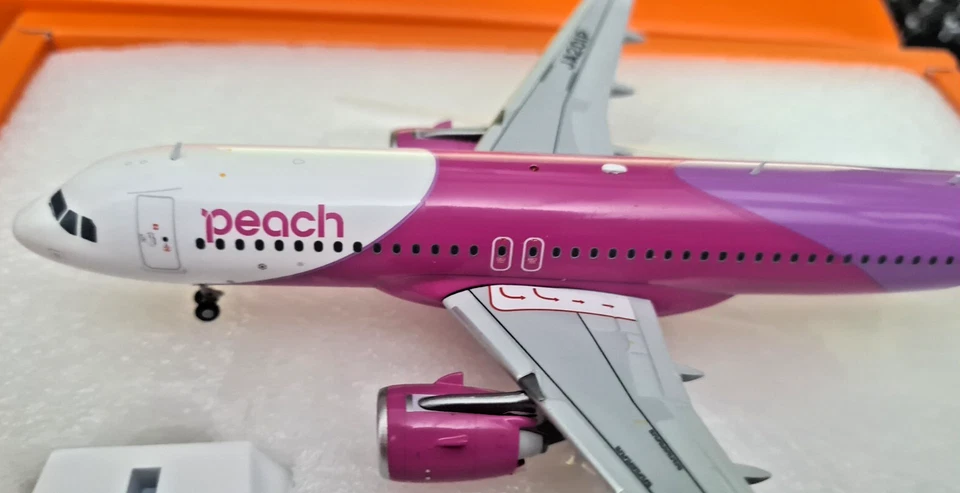Airbus A320neo Peach JA201P - Scala 1:200 Die Cast - JC Wings 200 - Immagine 3 di 4