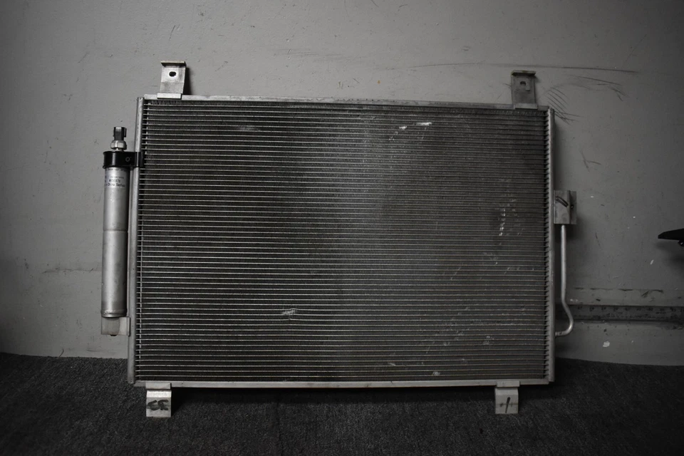 Nissan Pathfinder S 2013-2019 condensador OEM de fábrica Foto 4 de 4