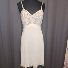 Vintage Cream Lace Trim Full Slip Adjustable Straps Sweetheart Neckline M