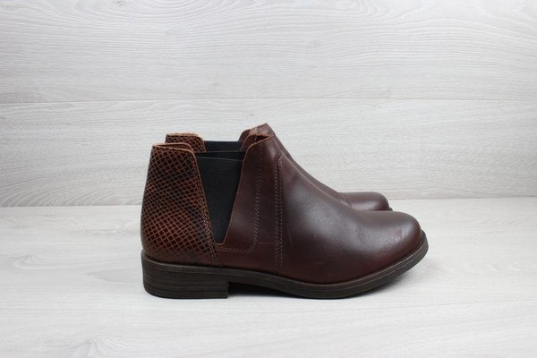 Women Clarks Boots Brown Leather 37.5 #7APA