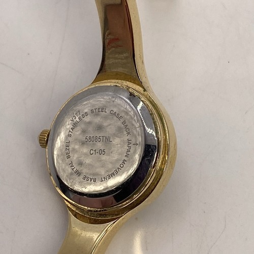 Reloj pulsera vintage con detalles de diamantes para dama caja negra tono dorado - Imagen 7 de 7