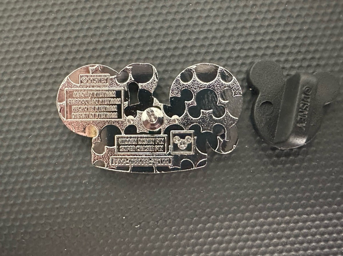 Super Chaser Wave B WDW * 2025 Disney Hidden Mickey Pin Red Genie