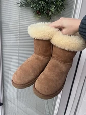 UGG Women's Chestnut Brown Boots Size 9 Classic Short Cuffed