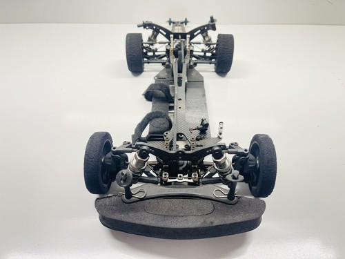 Serpent S411 1/10th 190mm Touring Car Roller/Rolling Chassis (SER400005) #8554 - Picture 3 of 14