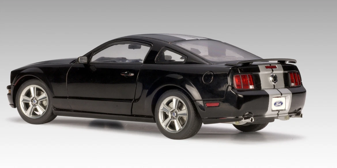 2005 mustang clearance diecast