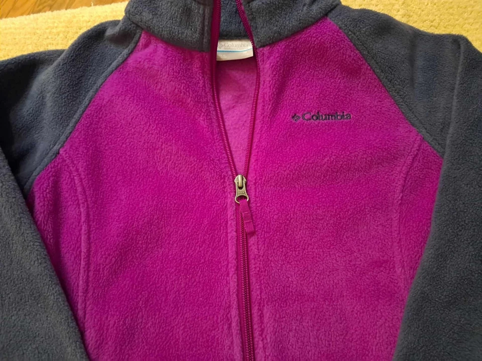 Chaqueta Columbia Niña; Talla Med 10/12; Estilo Vellón, Cremallera; Magenta y Gris Foto 3 de 4