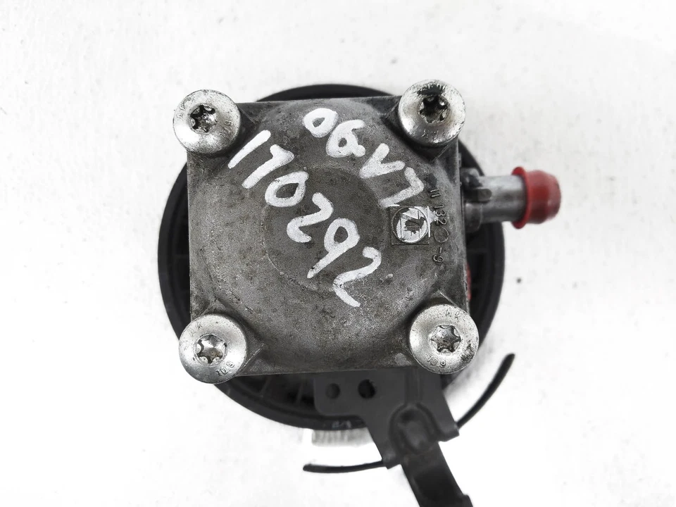 2005-2007 Volvo V70 Power Steering Pump With Pulley 30741121 *W/O R - Image 2 of 4