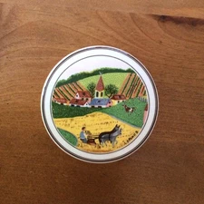 Vintage Villeroy and Boch Design Naif Porcelain 3” Trinket Box  