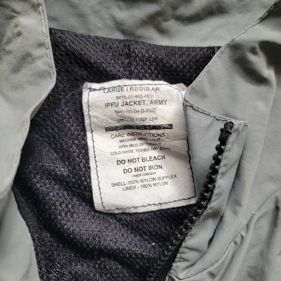 Chaqueta Militar Rompevientos Gris Emitida por el Ejército de los Estados Unidos IPFU Grande Regular Ventilada Camuflada Foto 4 de 4