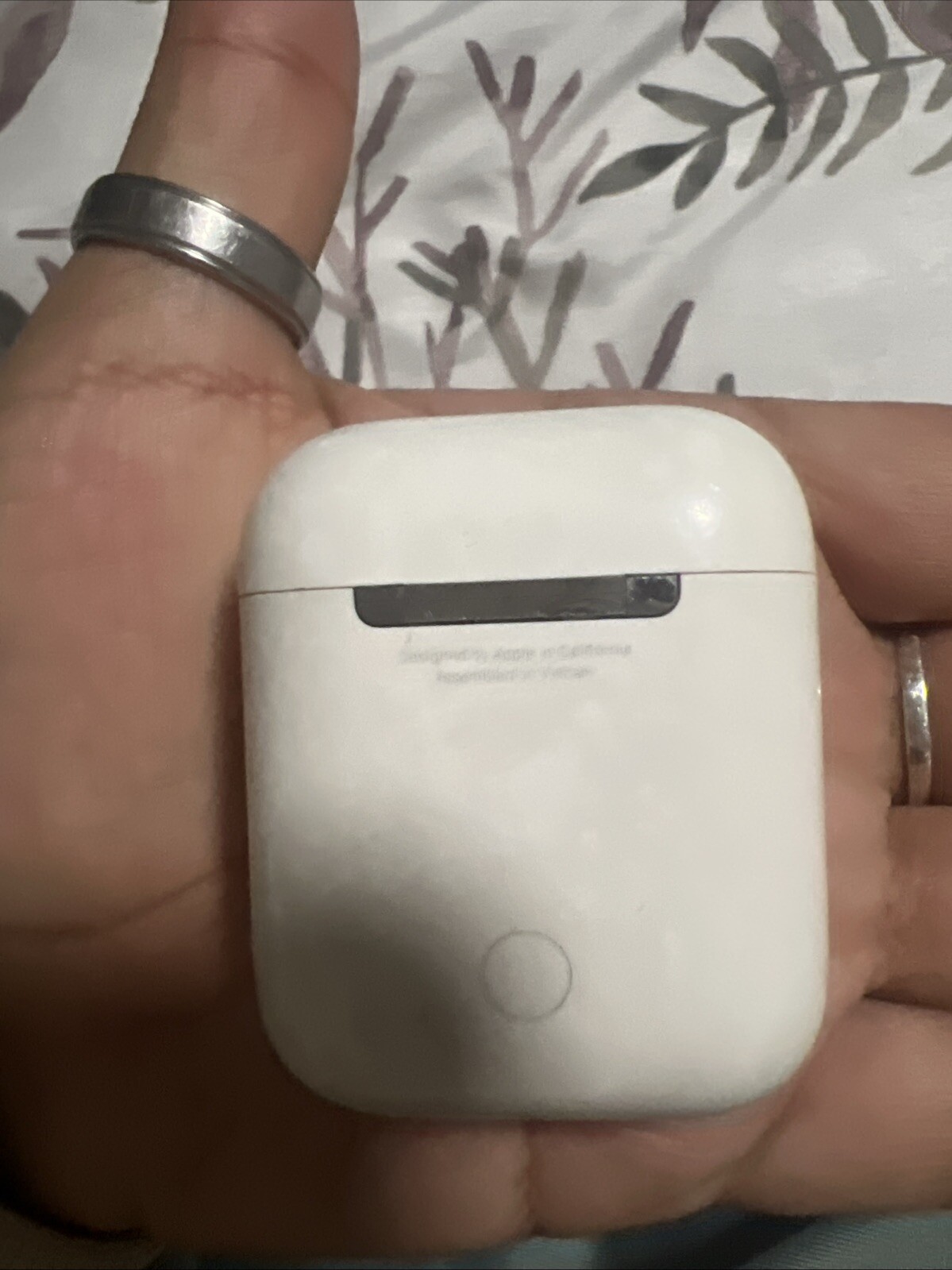 First-generation AirPods with wireless charging case-image