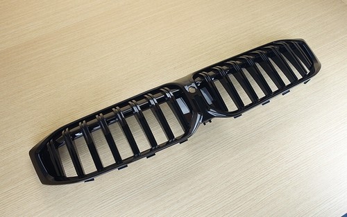 Shiny Black Single Line Front Grille With Camera Hole For BMW G20 G21 G28 3-Ser. - Picture 6 of 10