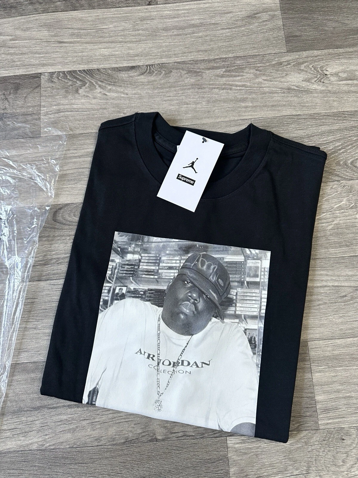 Supreme Jordan The Biggie Tee   Noir Medium   EN MAIN PRÊT À EXPÉDIER ✅?