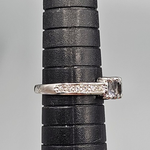 Anillo Cristal Ahumado Camille Lucie Chapado en Rodio Aniversario Banda 3 Piedras Centro - Imagen 10 de 10