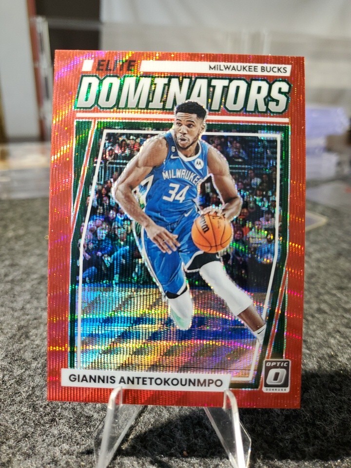 2022 Panini Optic Giannis Antetetokounmpo Red Wave Elite Dominators #21