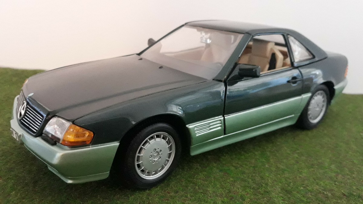 Mercedes 500 SL Cabriolet Miniature Revell 1/18 – Vert, Modèle En Zamac – Sans Boîte