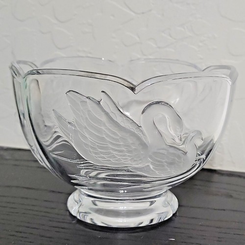 Cut Crystal Clear Vase Etched Swan Bowl 4" Tall, 6" Wide Hexagon - FAST SHIPPING - 第 2/5 張圖片