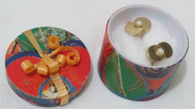 Cuff Links, Unisex, Vintage, Round Gold-Tone Discs with Faux Pearls,