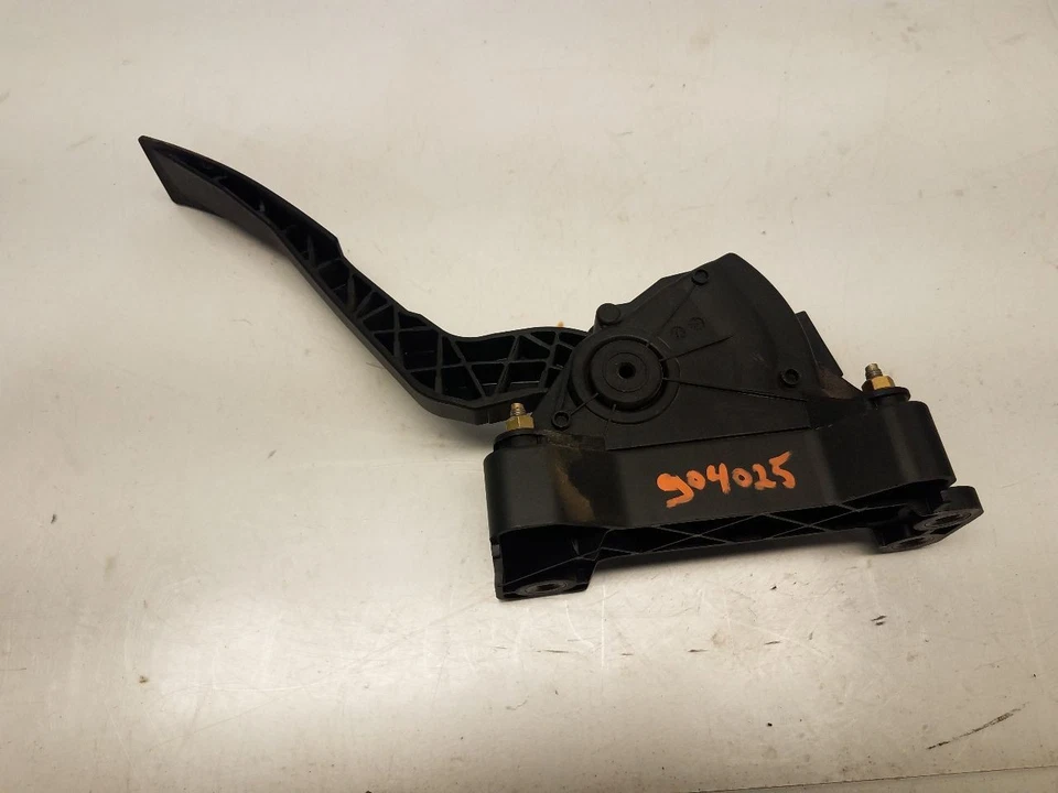 Nissan Frontier 2006 (4,0 L/AT/cabina King) pedal acelerador - DBW/conducción por cable Foto 4 de 4