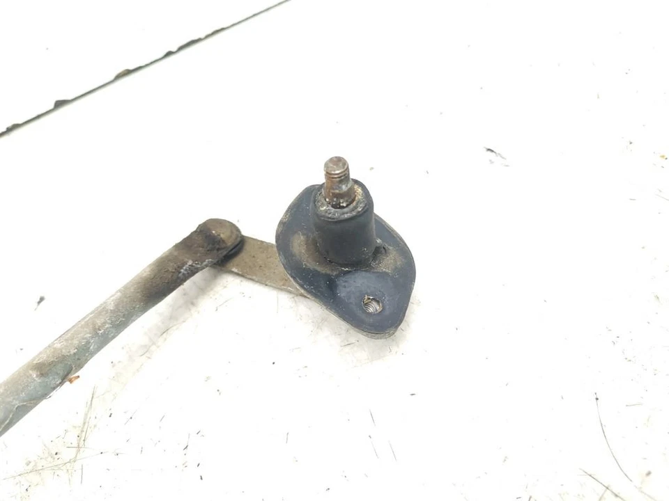 Mazda B2200 B Uf Series 2.2D Diesel 1989 LHD Front Wiper Lift - Image 4 of 4