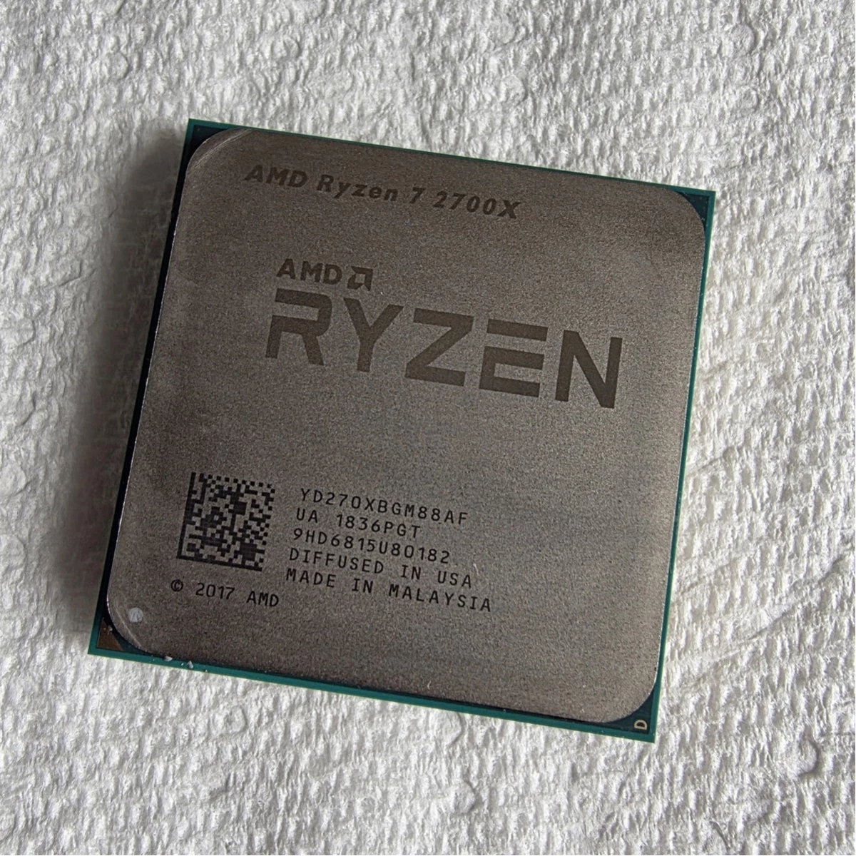 AMD Ryzen 7 2700X Processeur - 3,7 GHz Octa-Core - Socket AM4 - YD270XBGAFBOX - Occasion