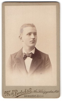 Fotografie M. J. Bartsch & Co., Berlin, Am Königsgraben 20, Porträt eines junge 