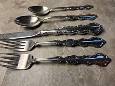 Mozart by Oneida Deluxe Stainless Flatware Smart Choice Knife Forks Spoons