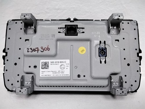 SKODA KAROQ AUDIO & SAT NAV DISPLAY SCREEN - 12158787   565 919 605 C - Picture 6 of 10