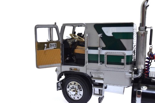 Franklin Mint 1979 Refrigeration Freightliner Silver Tractor and trailer 1:32 - Picture 9 of 23