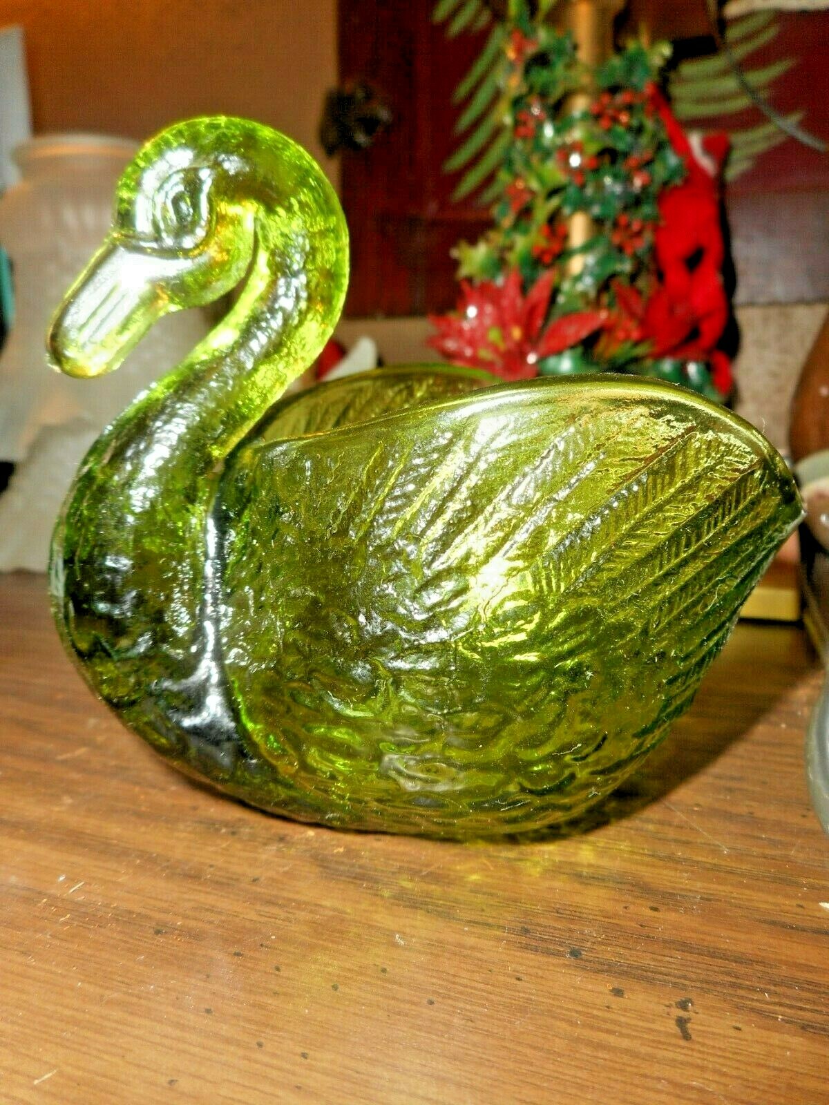 GREEN CLEAR GLASS SWAN DISH VASE FLOWER POT MOLDED FEATHERS FLAT BOTTOM