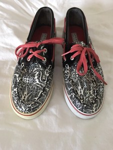sperry black and white